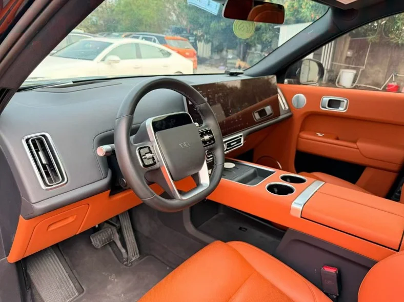 理想L8 内饰后排