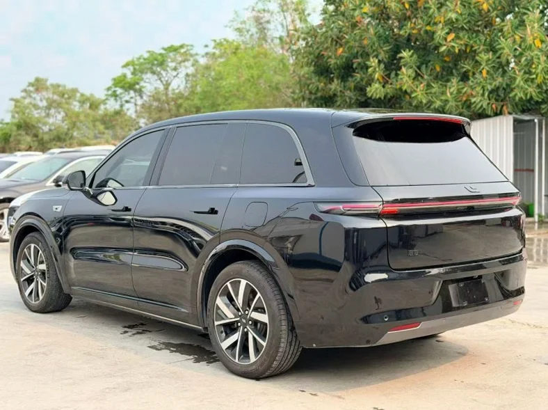 理想L8 后面外观二