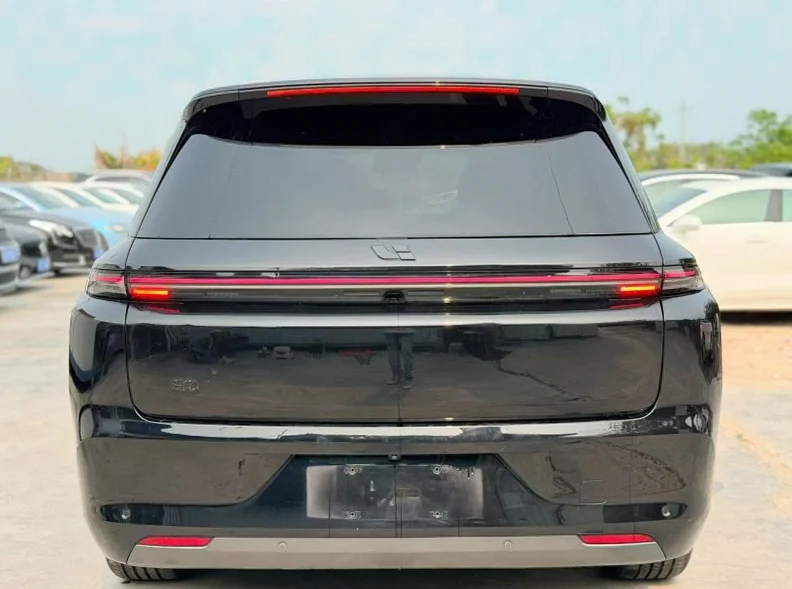 理想L8 后面外观三