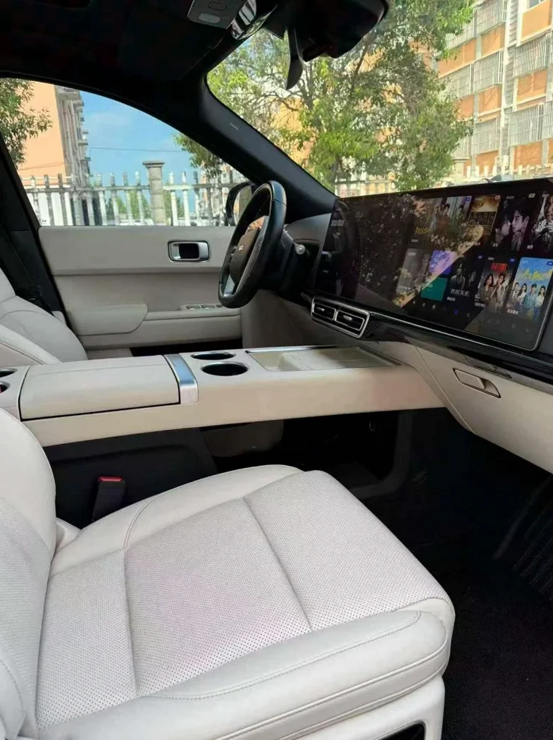 理想L9 后面外观二