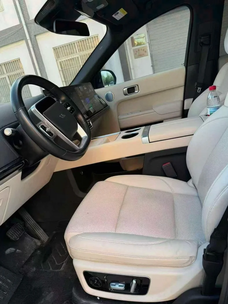 理想L9 后面外观三