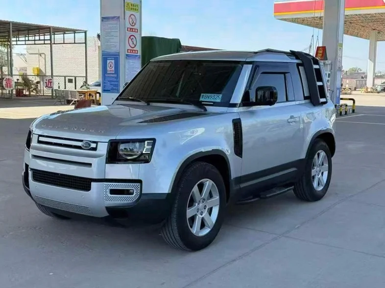 路虎卫士 正面外观二