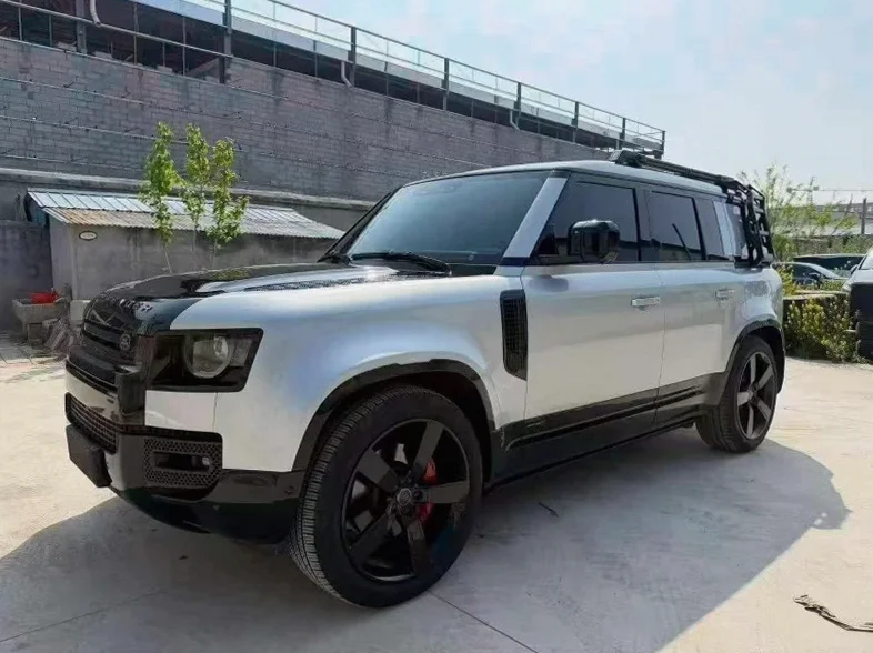 路虎卫士 正面外观三