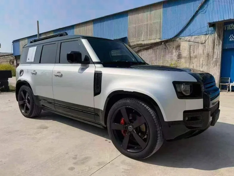 路虎卫士 正面外观二