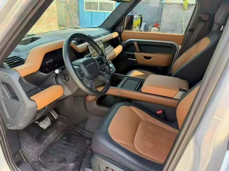 路虎卫士 后面外观一