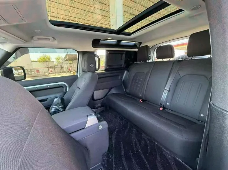 路虎卫士 后面外观二