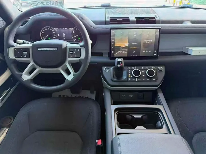 路虎卫士 后面外观一