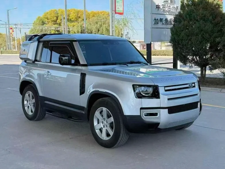 路虎卫士 正面外观三