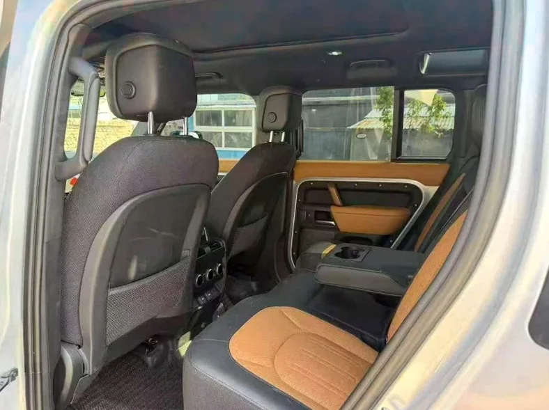 路虎卫士 后面外观二