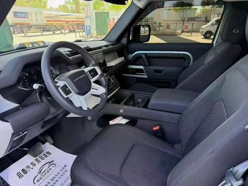 路虎卫士 后面外观三