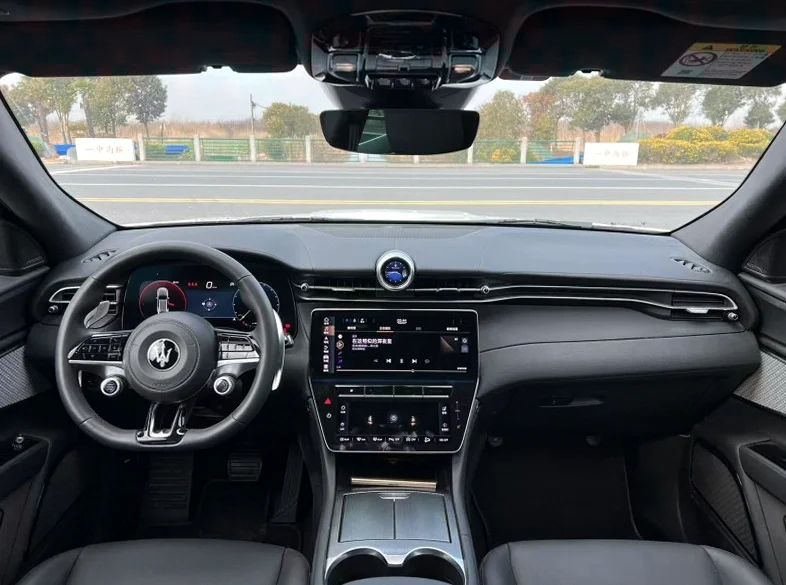 玛莎拉蒂Grecale格雷嘉 内饰前排