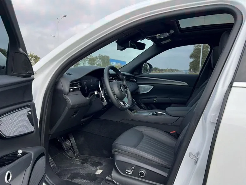 玛莎拉蒂Grecale格雷嘉 后面外观一