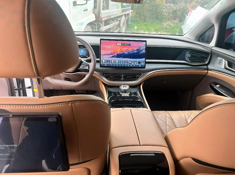 腾势D9 后面外观三