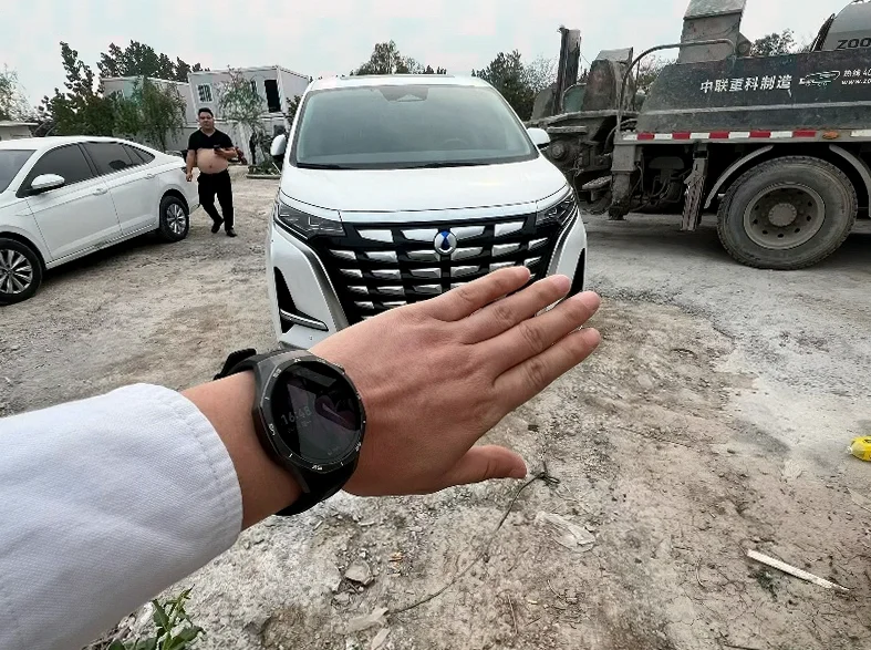 腾势D9 正面外观二