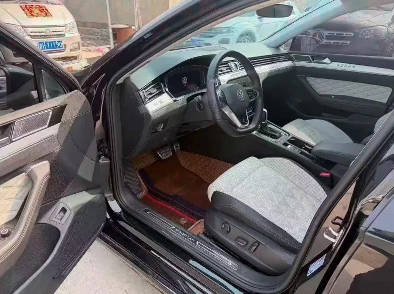 大众迈腾 后面外观一