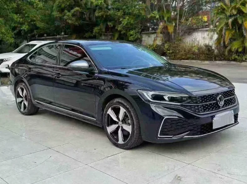 大众帕萨特 正面外观二