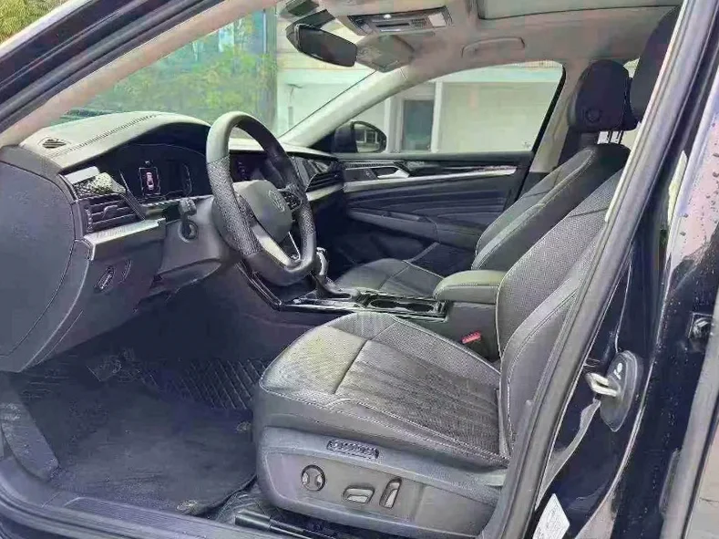 大众帕萨特 后面外观一