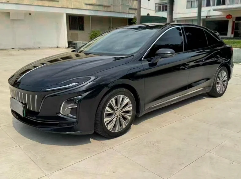 红旗E-QM5 正面外观二