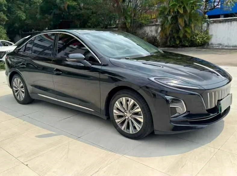 红旗E-QM5 正面外观三