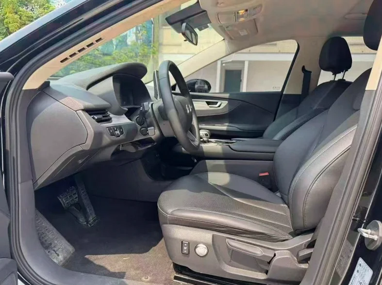 红旗E-QM5 后面外观一