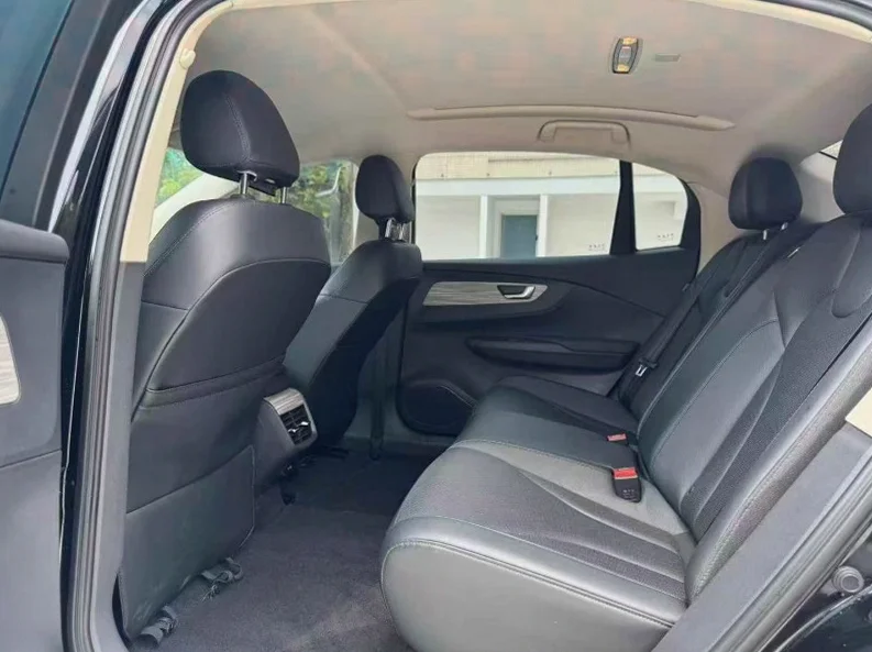 红旗E-QM5 后面外观二