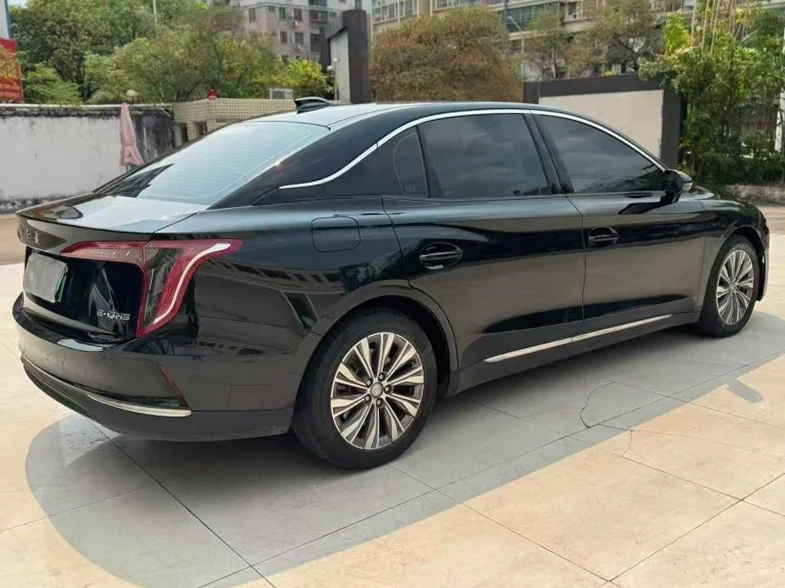 红旗E-QM5 内饰后排