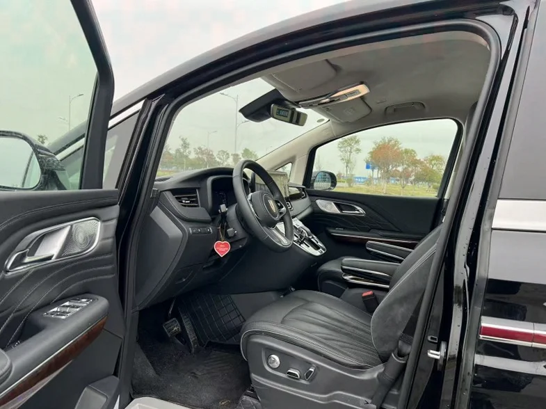 红旗HQ9 后面外观二