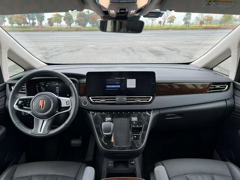 红旗HQ9 后面外观一