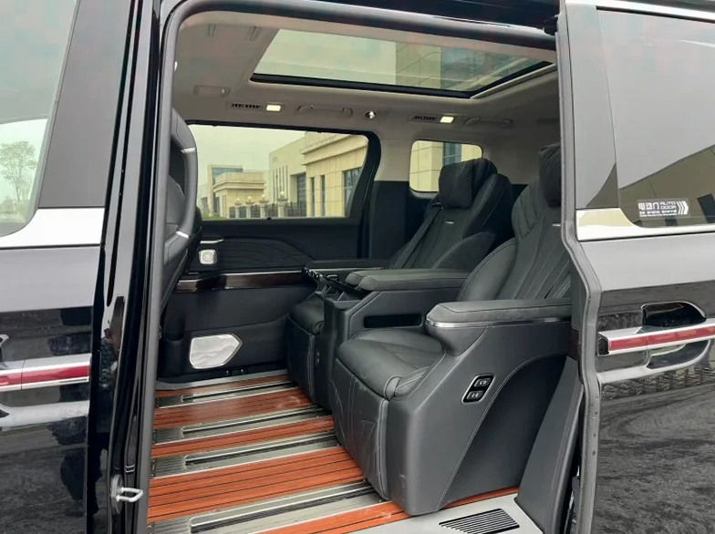 红旗HQ9 内饰前排