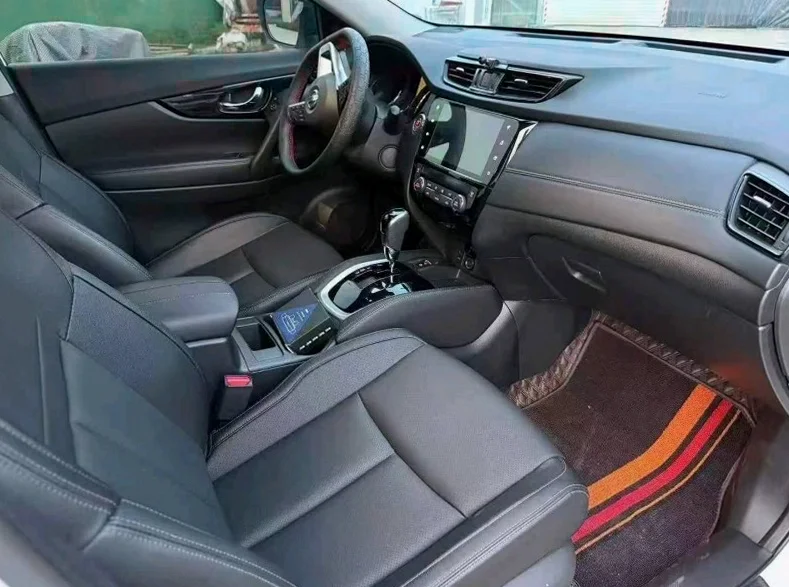 日产奇骏 内饰前排