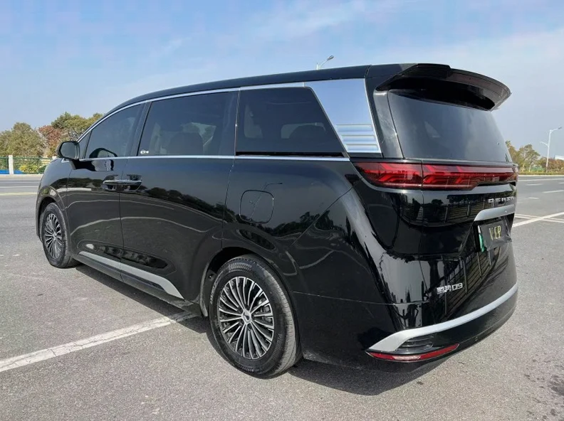 腾势D9 内饰前排