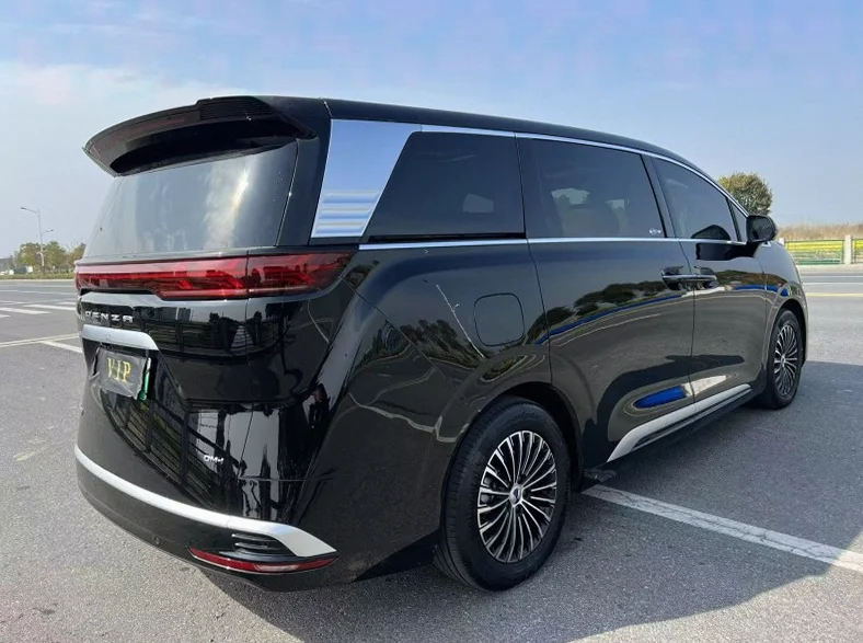 腾势D9 后面外观一