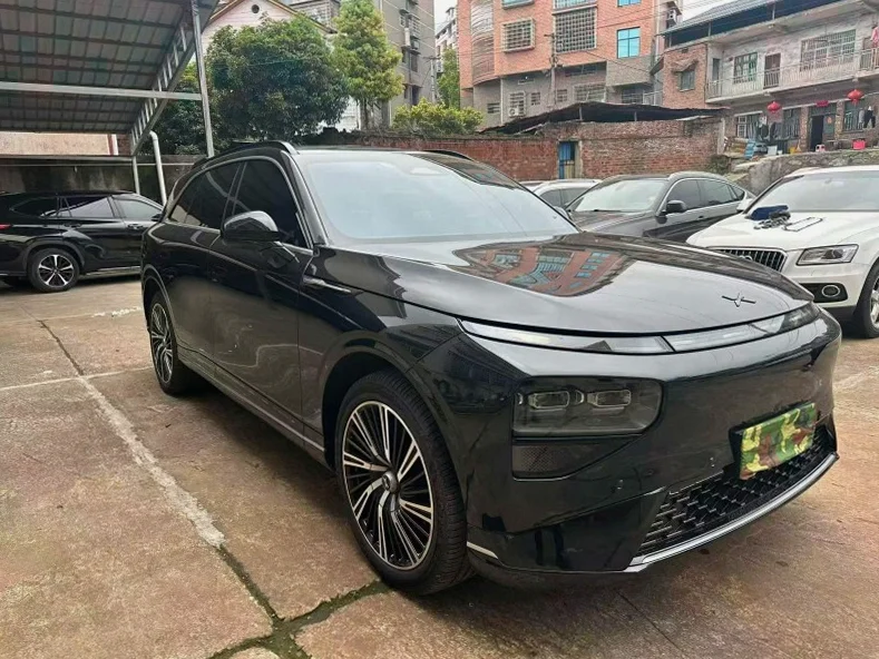 小鹏汽车G9 正面外观二