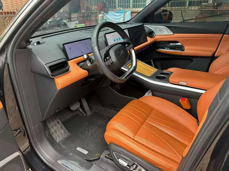 小鹏汽车G9 正面外观三