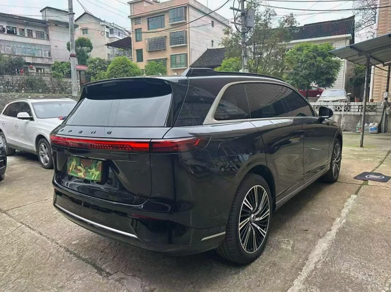 小鹏汽车G9 后面外观三