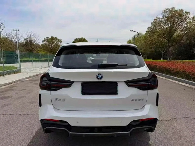 宝马IX 内饰后排