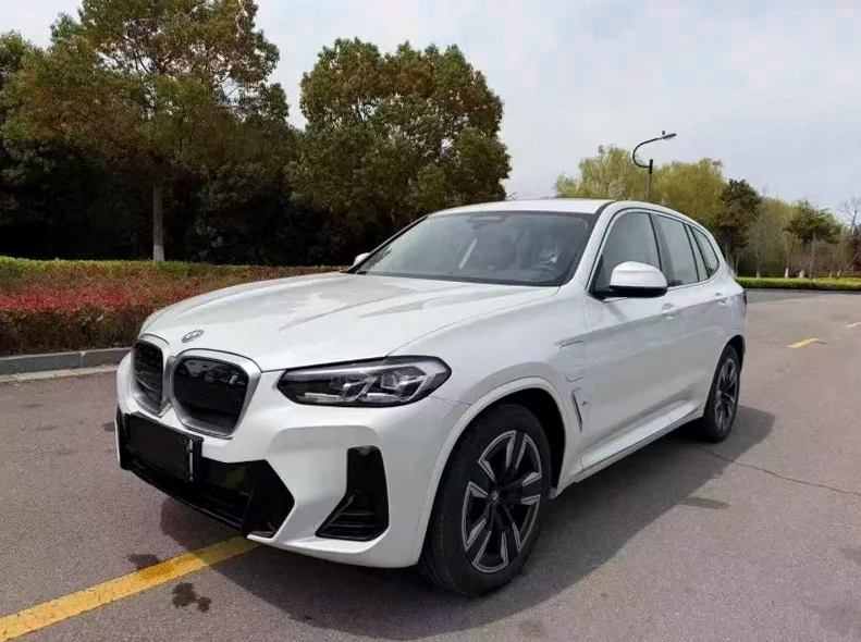 宝马IX 正面外观二