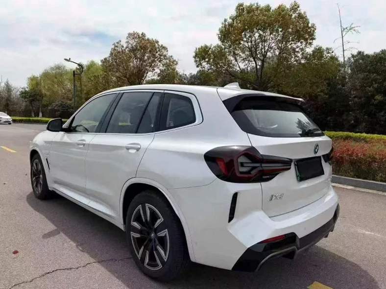 宝马IX 内饰前排