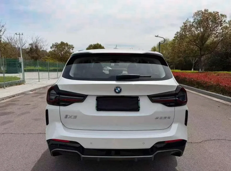 宝马IX 内饰后排