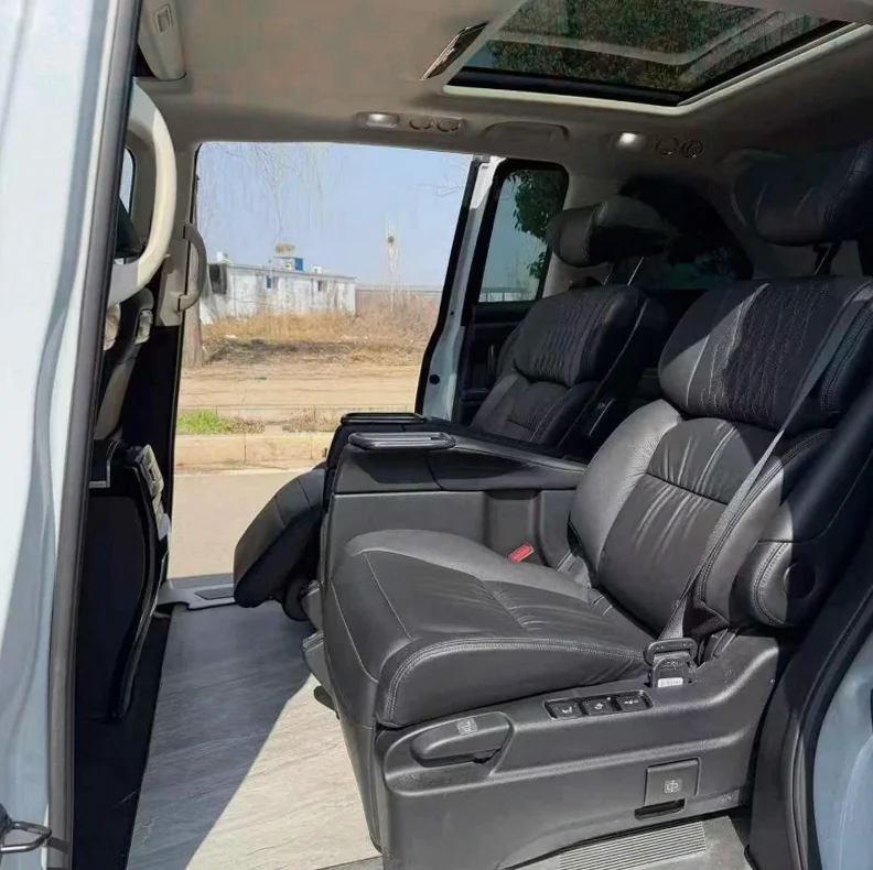 本田艾力绅 后面外观二