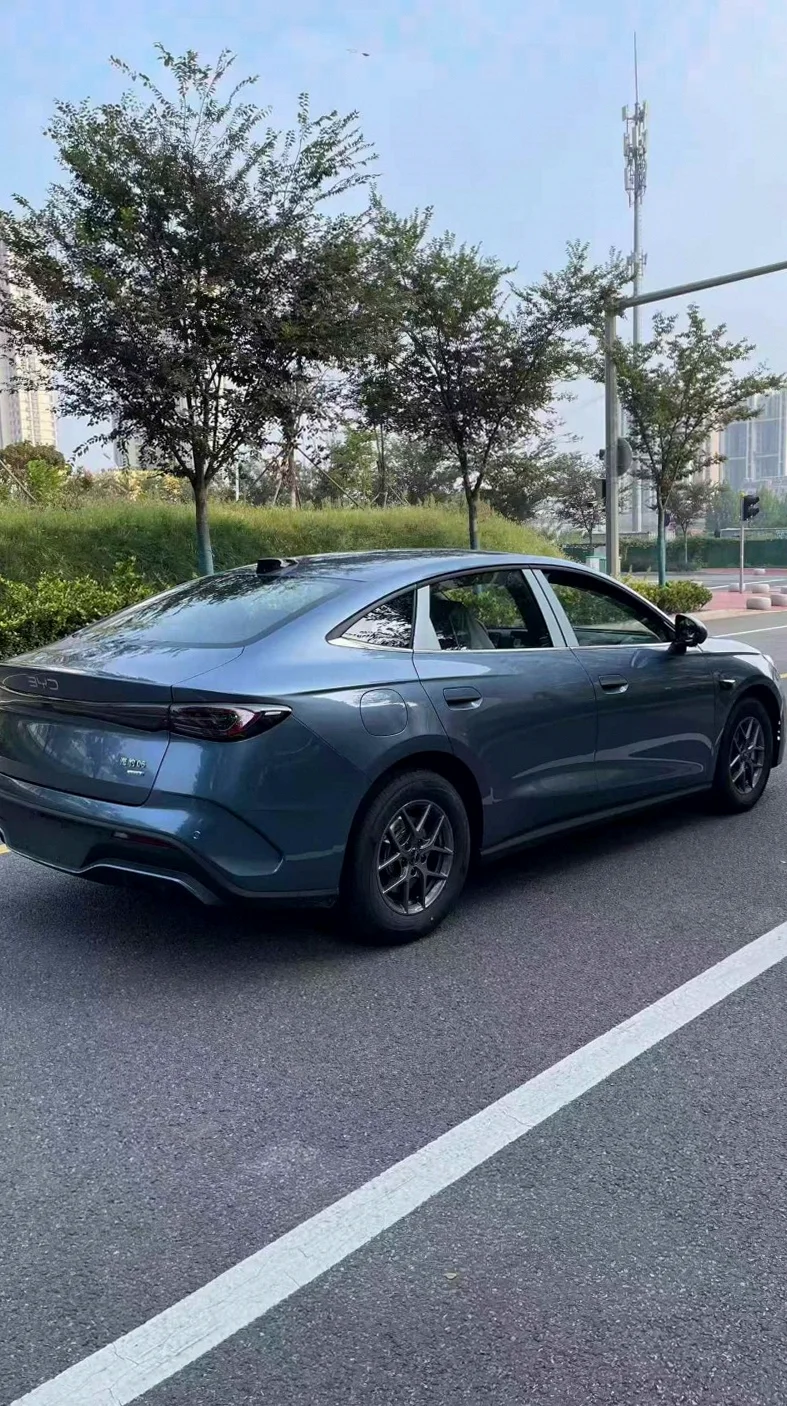 比亚迪海豹 内饰前排