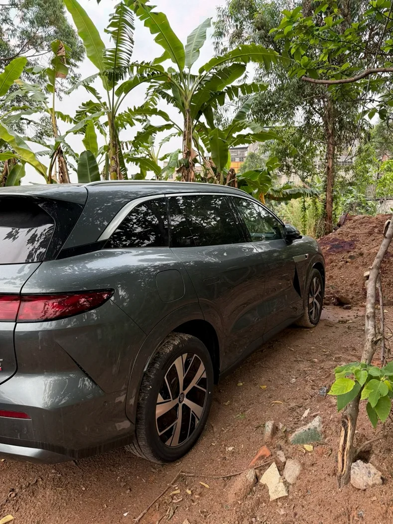 比亚迪唐 内饰后排