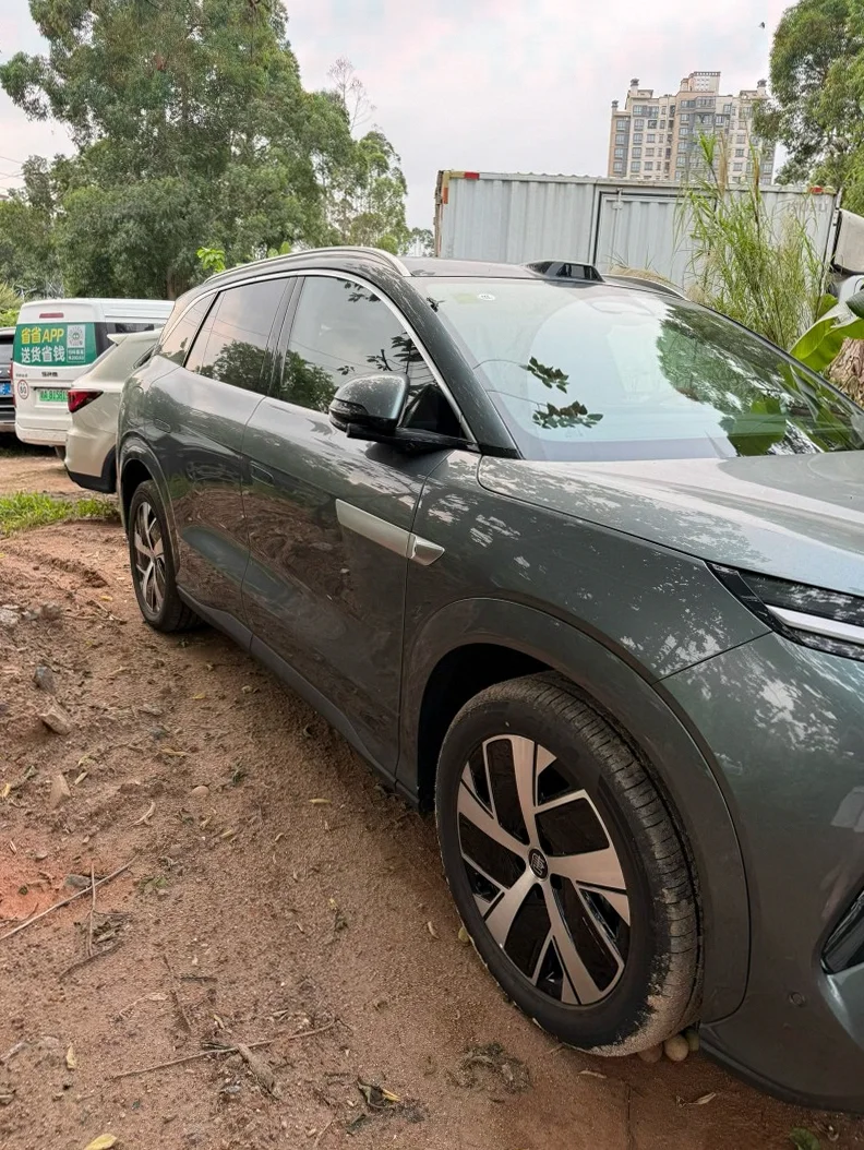 比亚迪唐 正面外观三