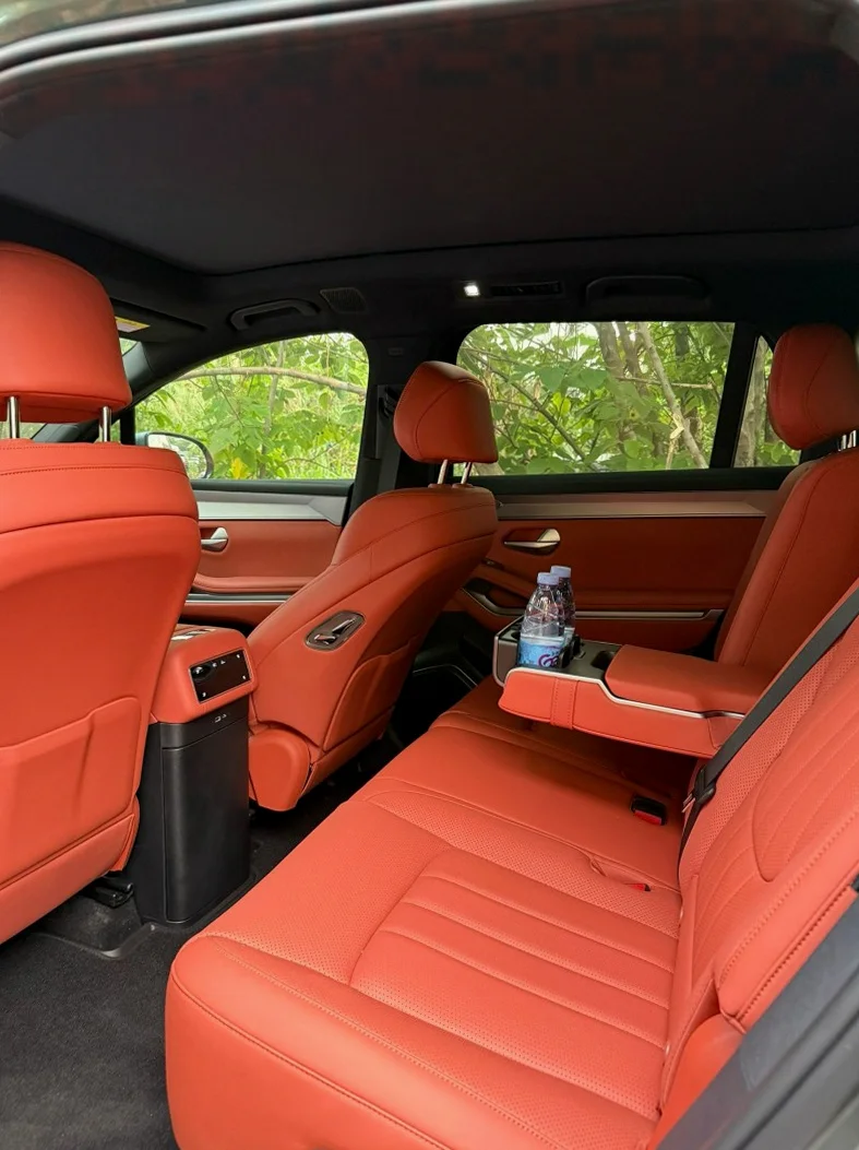 比亚迪唐 驾驶室