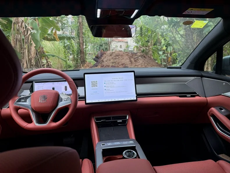 比亚迪唐 后面外观一