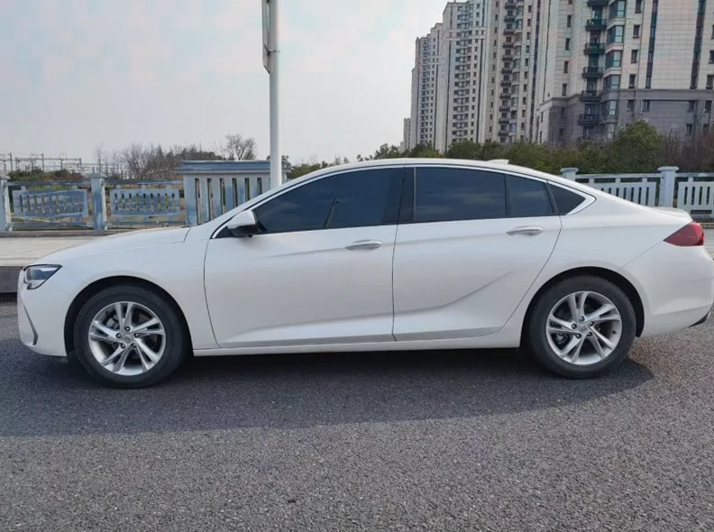 别克君威 驾驶室