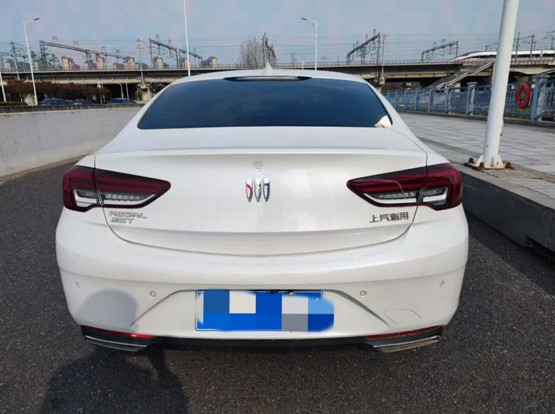 别克君威 内饰前排