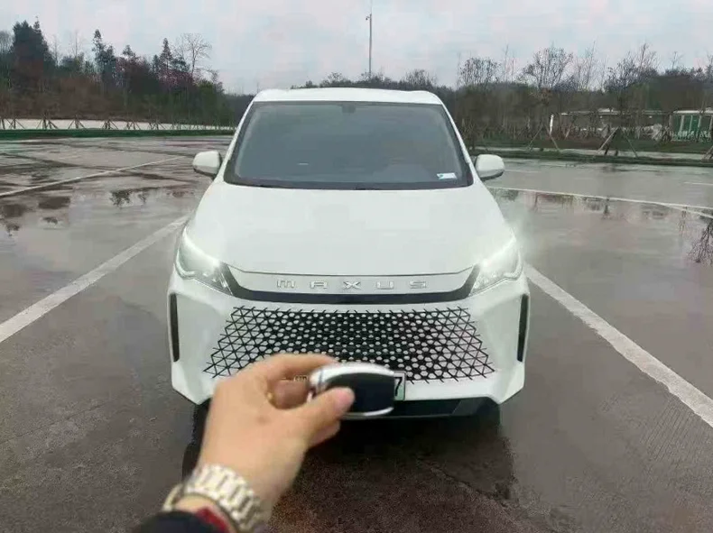 25年大通大家5混动七座商务车