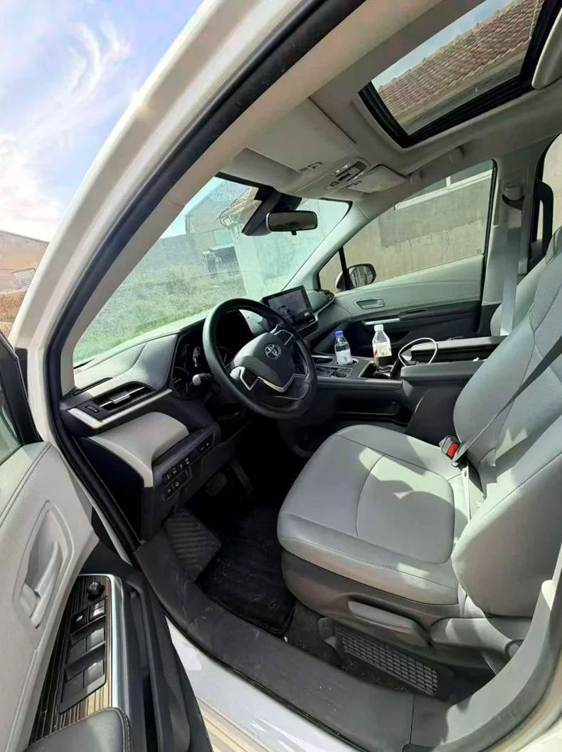 丰田格瑞维亚 后面外观一