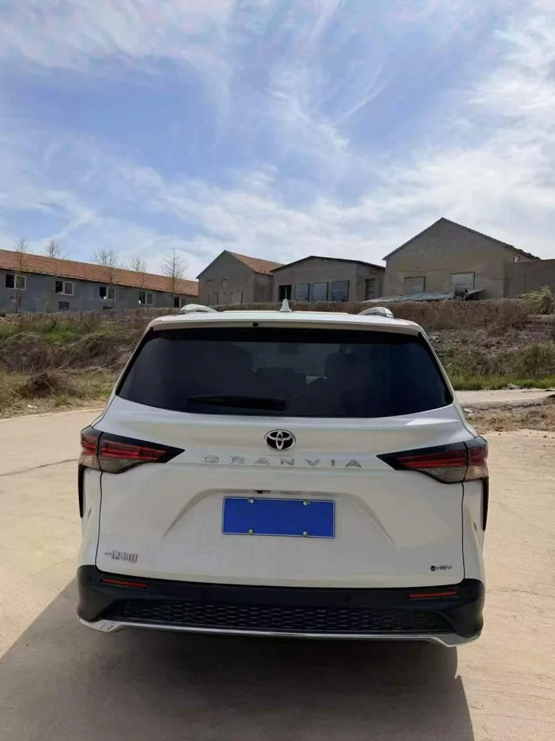 丰田格瑞维亚 内饰前排